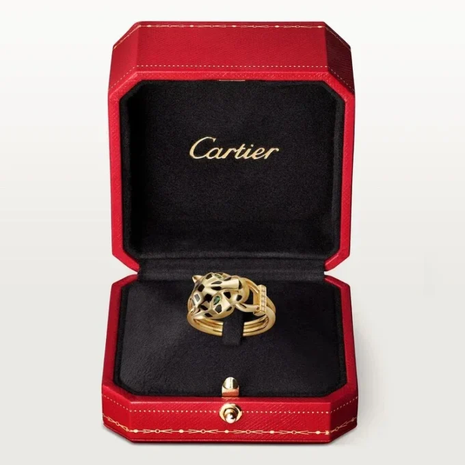 Anel Panthere De Cartier – Ouro amarelo, laca, diamantes, granada tsavorita – Cartier