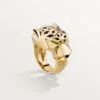Anel Panthere De Cartier – Ouro amarelo, laca, granada tsavorita, ônix – Cartier