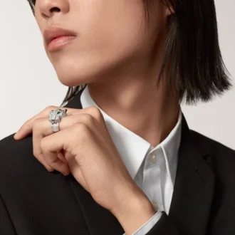 Anel Panthere De Cartier – Ouro Branco, Diamantes, Esmeraldas, Ônix – Cartier
