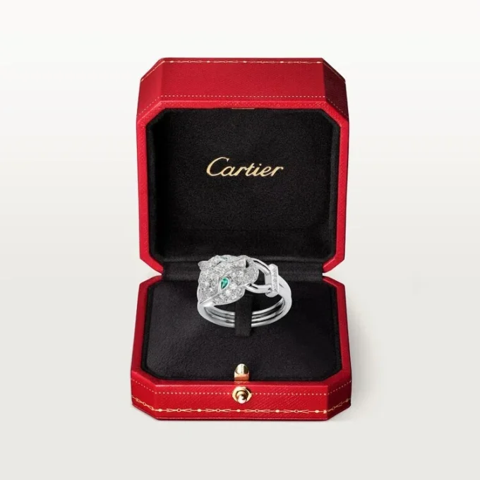 Anel Panthere De Cartier – Ouro Branco, Diamantes, Esmeraldas, Ônix – Cartier