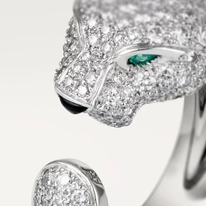 Anel Panthere De Cartier – Ouro Branco, Diamantes, Esmeraldas, Ônix – Cartier
