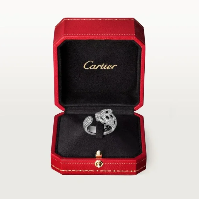 Anel Panthere De Cartier – Ouro Branco, Esmeraldas, Ônix, Diamantes – Cartier