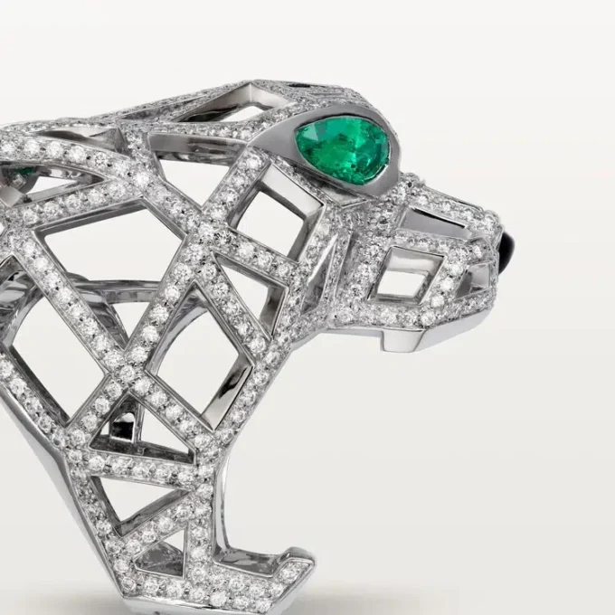 Anel Panthere De Cartier – Ouro Branco, Esmeraldas, Ônix, Diamantes – Cartier