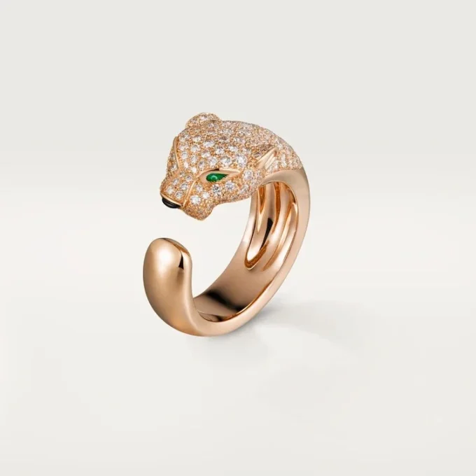 Anel Panthere De Cartier – Ouro rosa, diamantes, esmeraldas, ônix – Cartier