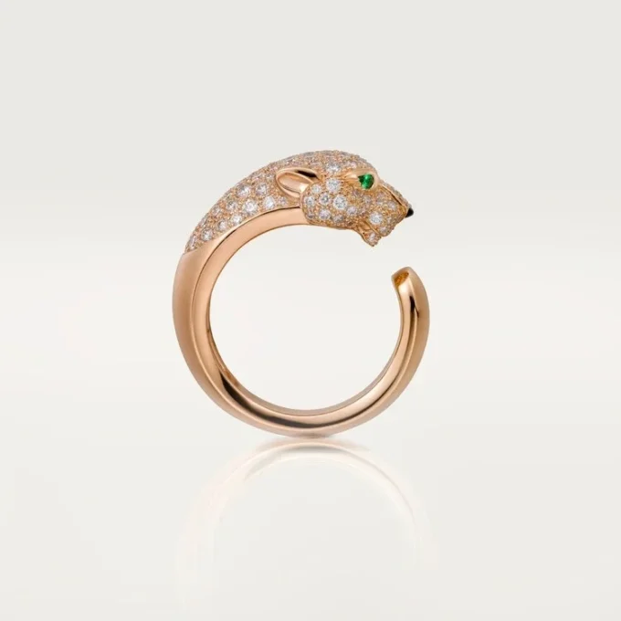 Anel Panthere De Cartier – Ouro rosa, diamantes, esmeraldas, ônix – Cartier