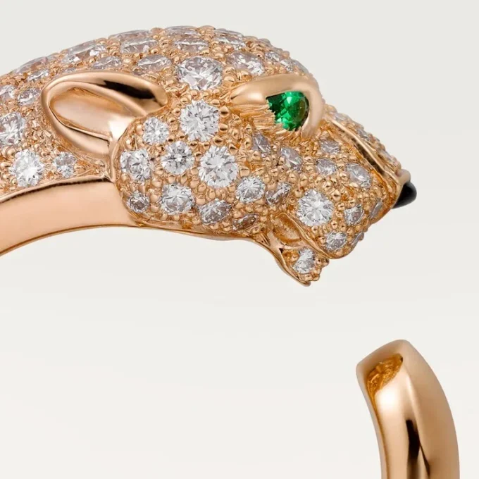 Anel Panthere De Cartier – Ouro rosa, diamantes, esmeraldas, ônix – Cartier