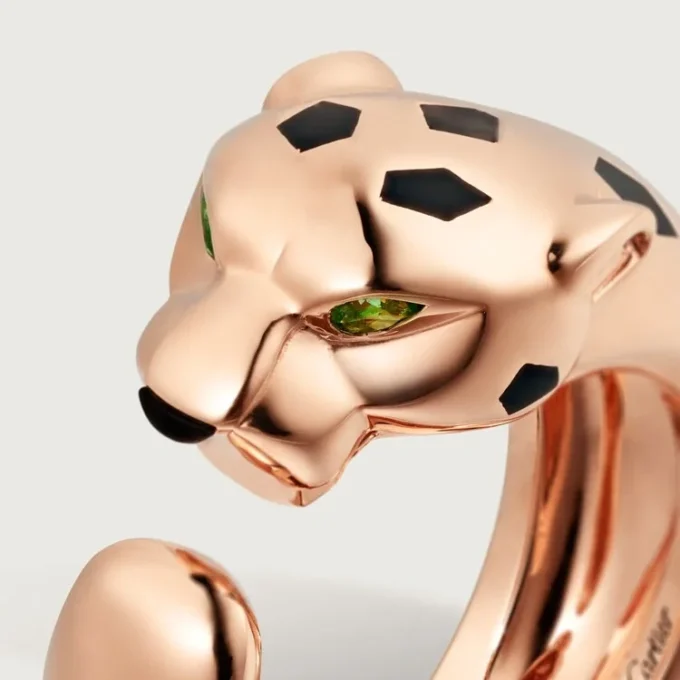 Anel Panthere De Cartier – Ouro rosa, granadas tsavoritas, ônix – Cartier