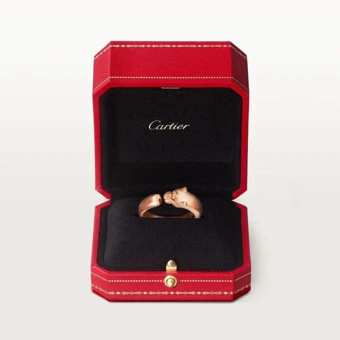 Anel Panthere De Cartier – Ouro rosa, granadas tsavoritas, ônix – Cartier
