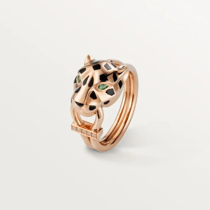 Anel Panthere De Cartier – Ouro rosa, granadas tsavoritas, ônix, laca preta, diamantes – Cartier