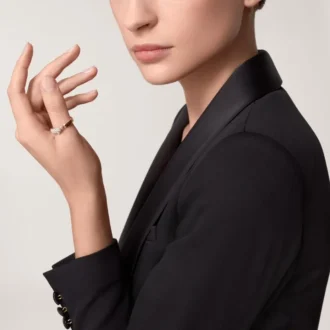 Anel Panthere De Cartier – Ouro rosa, ônix, esmeraldas, diamantes – Cartier