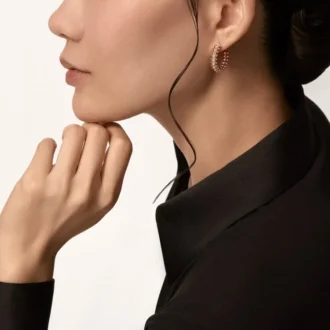 Brincos de argola Clash De Cartier, modelo pequeno, pavé
