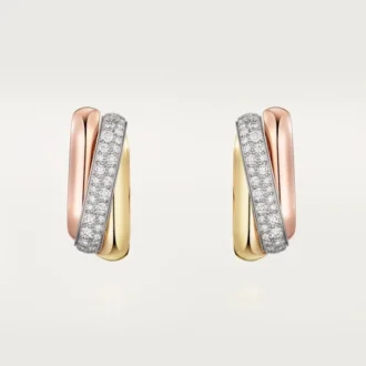 Brincos Trinity, em forma de almofada, com meia pavé