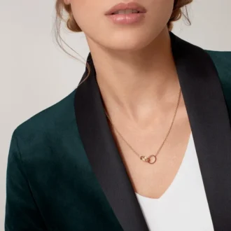 Colar com pendente e corrente Love em ouro amarelo | Cartier Us