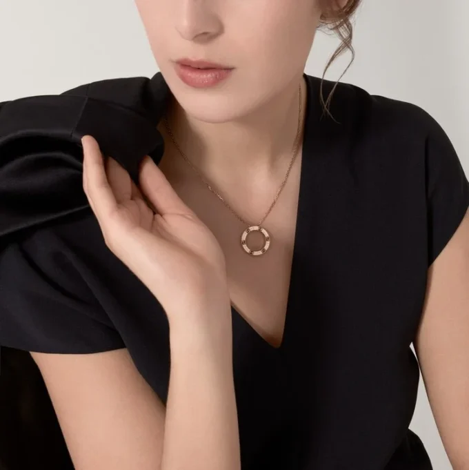 Colar Love, pavé de diamantes – Ouro amarelo, diamantes – Cartier