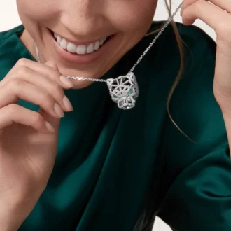 Colar Panthere De Cartier – Ouro Branco, Esmeraldas, Diamantes, Ônix – Cartier