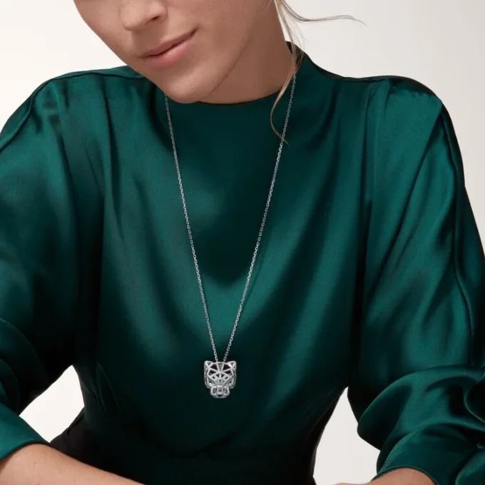 Colar Panthere De Cartier – Ouro Branco, Esmeraldas, Diamantes, Ônix – Cartier