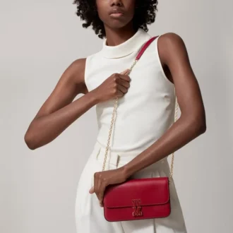 Mini-bolsa de corrente, Double C de Cartier – Pele de bezerro vermelho cereja, acabamento em ouro e esmalte vermelho cereja – Cartier