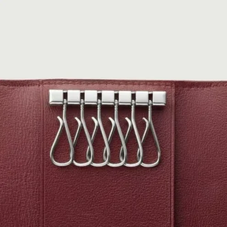Porta-chaves para 6 chaves, Must de Cartier – Pele de bezerro preta, acabamento em aço inoxidável – Cartier