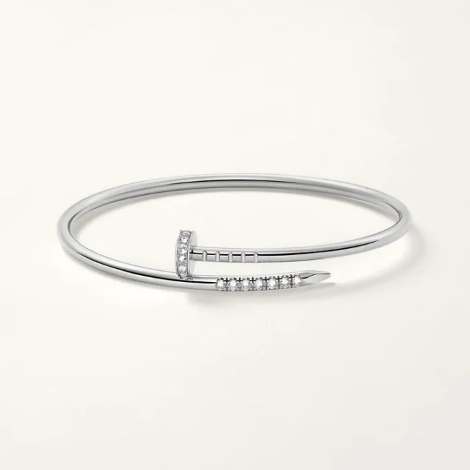Pulseira Juste Un Clou, modelo pequeno, diamantes com cravação invertida