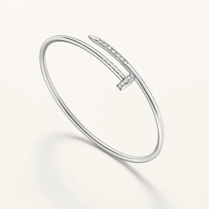 Pulseira Juste Un Clou, modelo pequeno, diamantes com cravação invertida