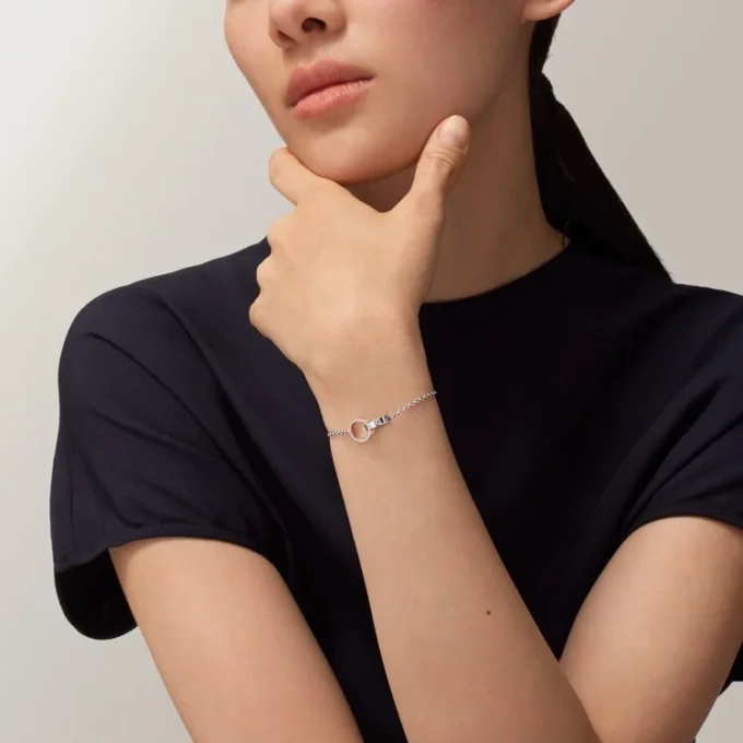 Pulseira Love, com corrente