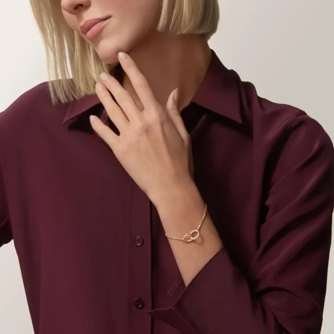 Pulseira Love, em corrente, semi-pavimentada