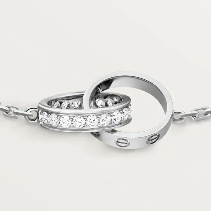 Pulseira Love, em corrente, semi-pavimentada