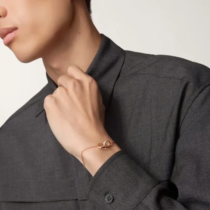 Pulseira Love, em corrente, semi-pavimentada