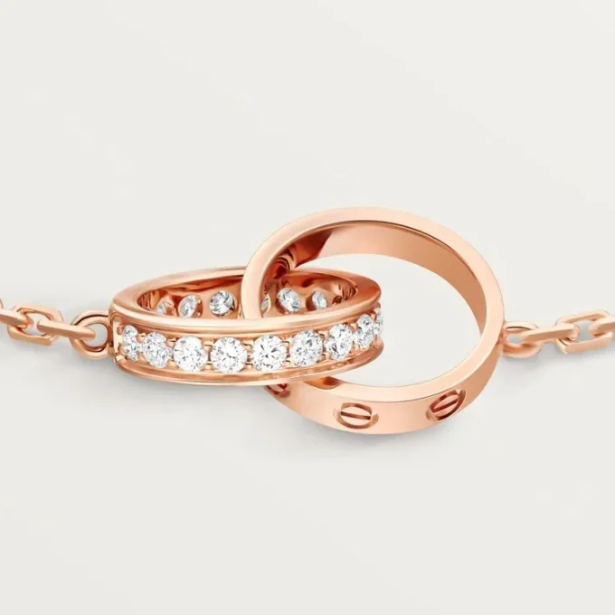 Pulseira Love, em corrente, semi-pavimentada
