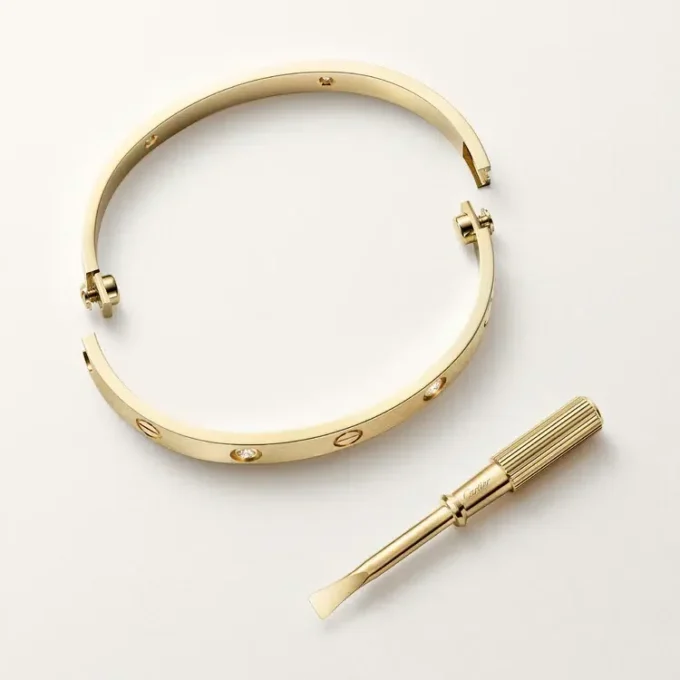Pulseira Love, Modelo Clássico, 4 Diamantes
