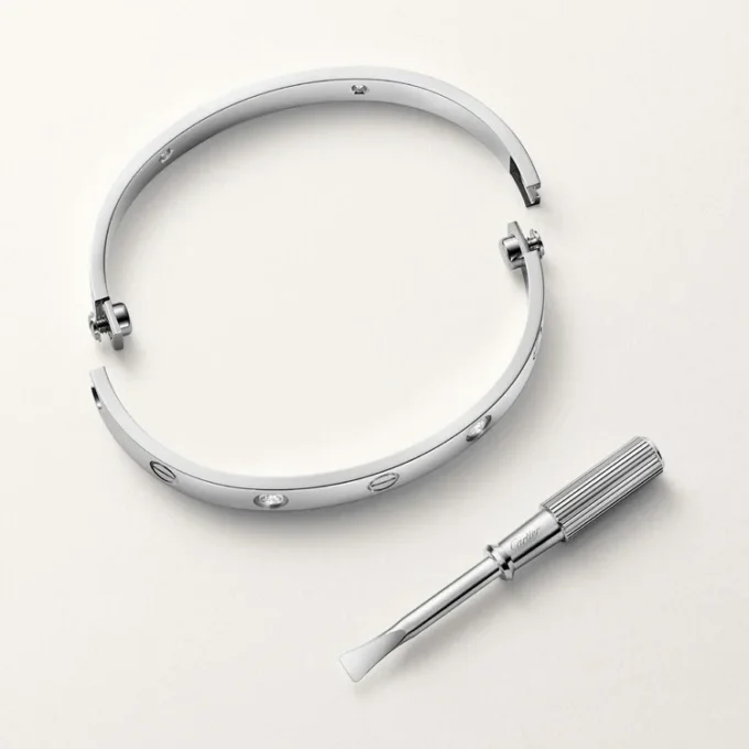 Pulseira Love, Modelo Clássico, 4 Diamantes