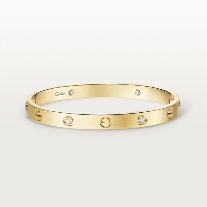 Pulseira Love, Modelo Clássico, Acabamento Escovado, 4 Diamantes