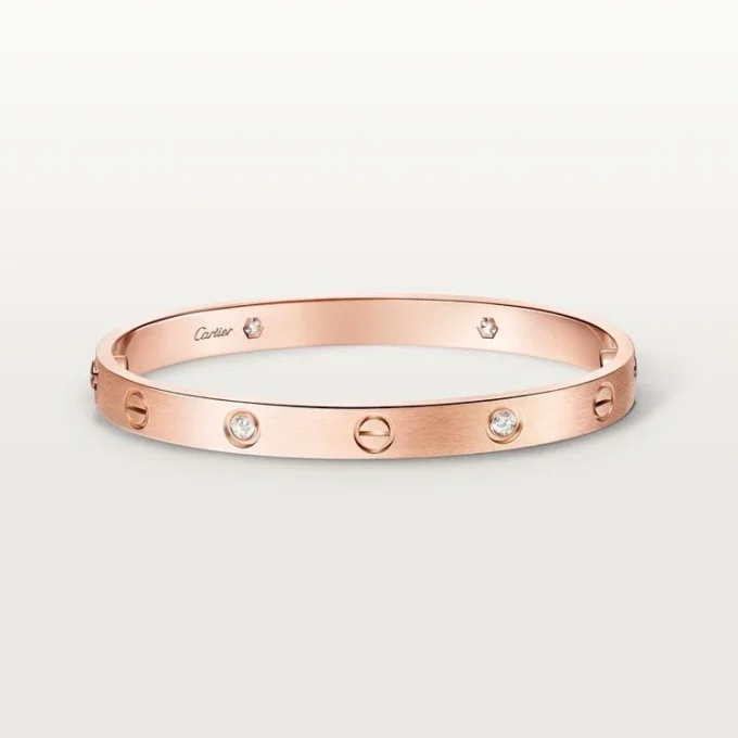 Pulseira Love, Modelo Clássico, Acabamento Escovado, 4 Diamantes