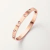 Pulseira Love, Modelo Clássico, Acabamento Escovado, 4 Diamantes