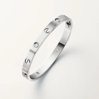 Pulseira Love, Modelo Clássico, Acabamento Escovado, 4 Diamantes