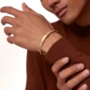 Pulseira Love, Modelo Clássico, Acabamento Escovado, 4 Diamantes