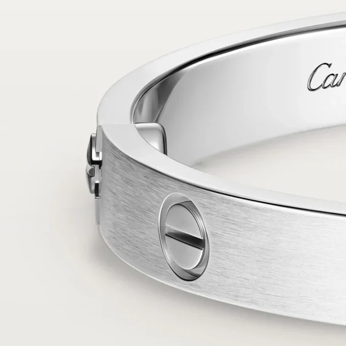 Pulseira Love, Modelo Clássico, Acabamento Escovado, 4 Diamantes