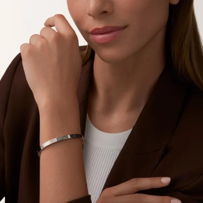 Pulseira Love, modelo médio