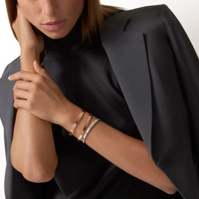 Pulseira Love, modelo médio, 4 diamantes