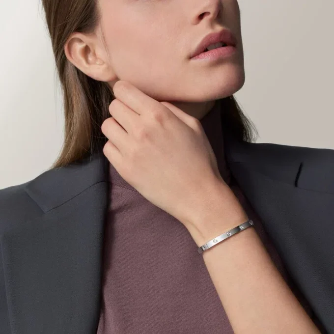 Pulseira Love, modelo médio, 4 diamantes