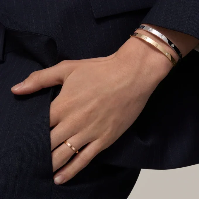 Pulseira Love, modelo médio, 4 diamantes