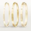 Pulseira Love, modelo médio