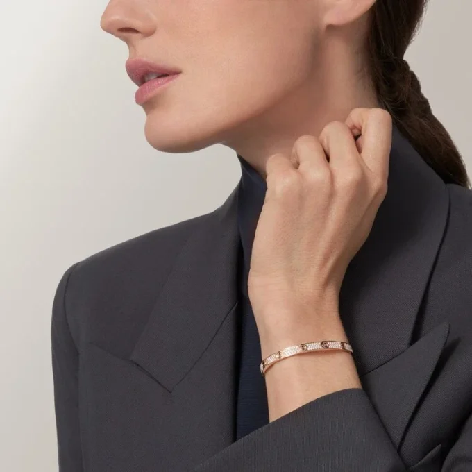 Pulseira Love, modelo médio, pavé