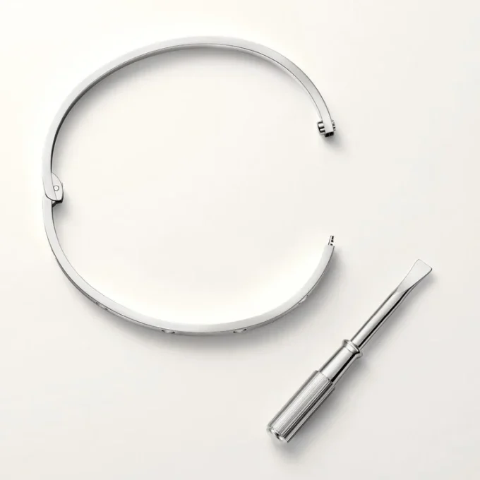Pulseira Love, modelo pequeno, 10 diamantes
