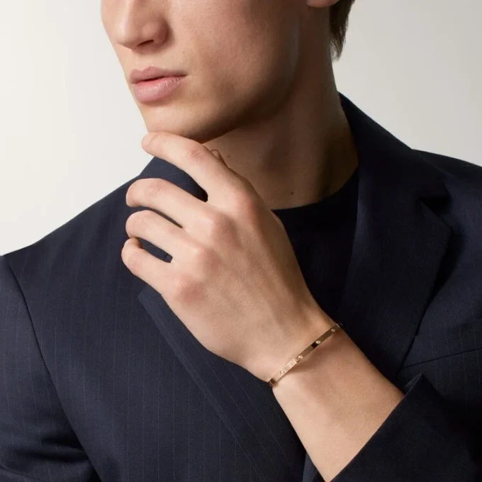 Pulseira Love, modelo pequeno, 10 diamantes