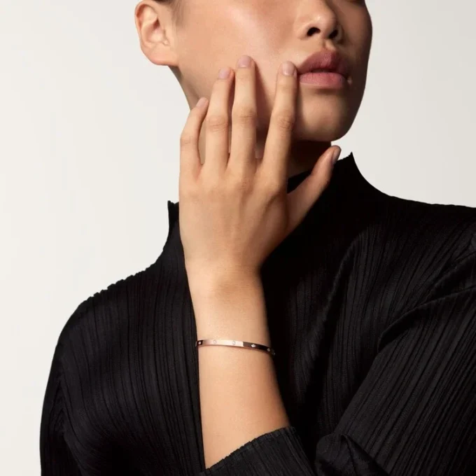 Pulseira Love, modelo pequeno, 10 diamantes