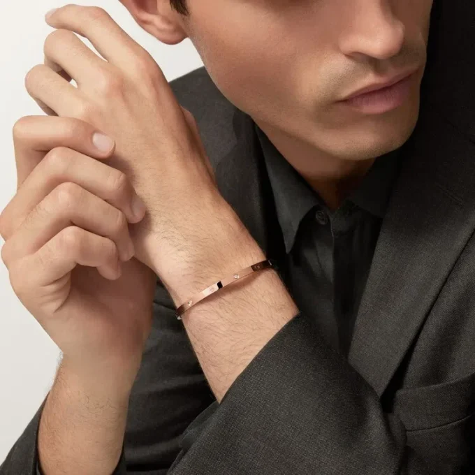 Pulseira Love, modelo pequeno, 6 diamantes