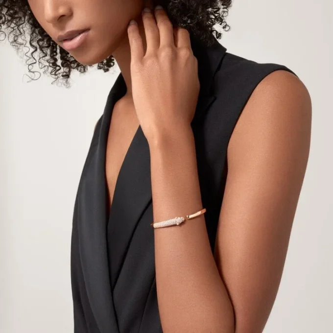Pulseira Panthere De Cartier, modelo pequeno, semi-pavé